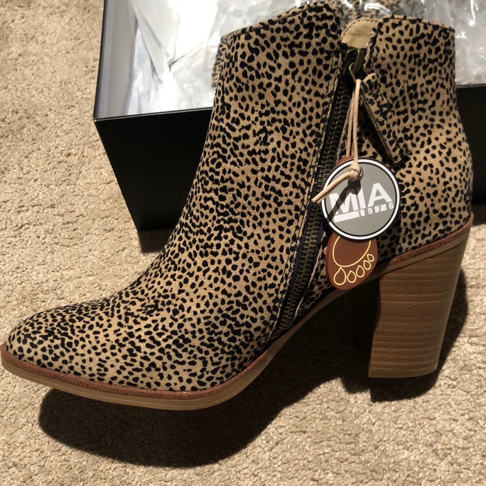 NWT Cheetah bootie 3in heel